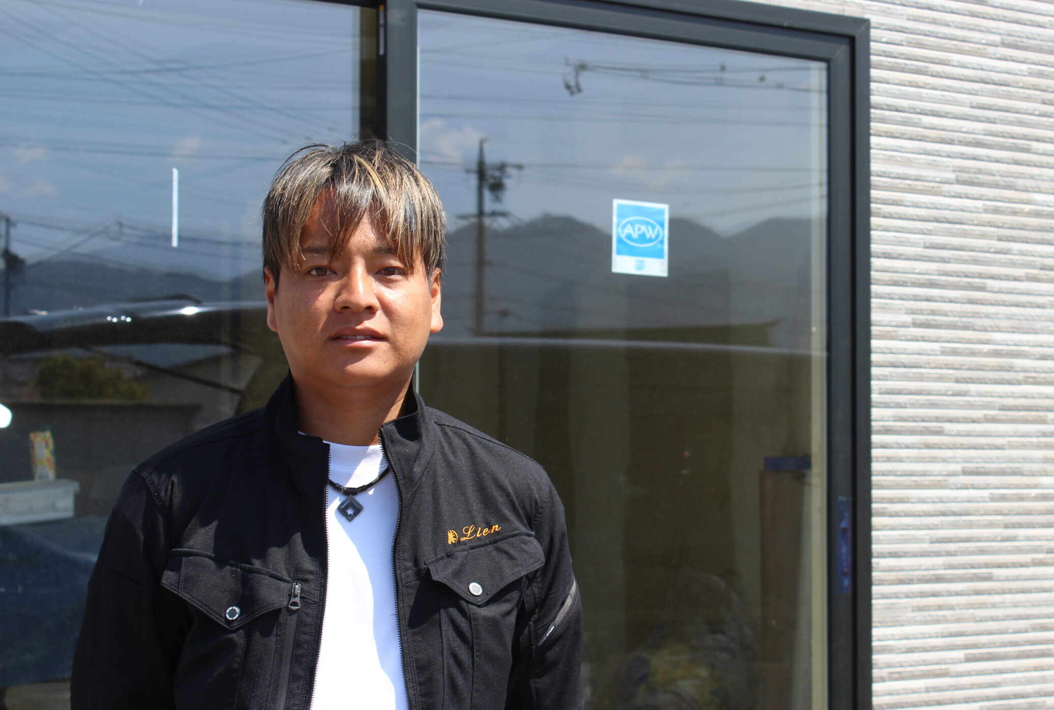株式会社Lien 小林裕氏。モデルハウスの新設工事の現場にて。