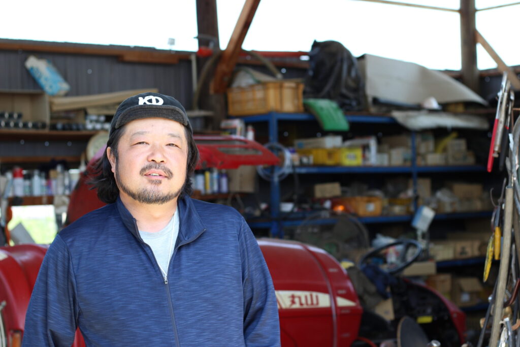 やまろく機工 今井裕也氏。作業場にて。