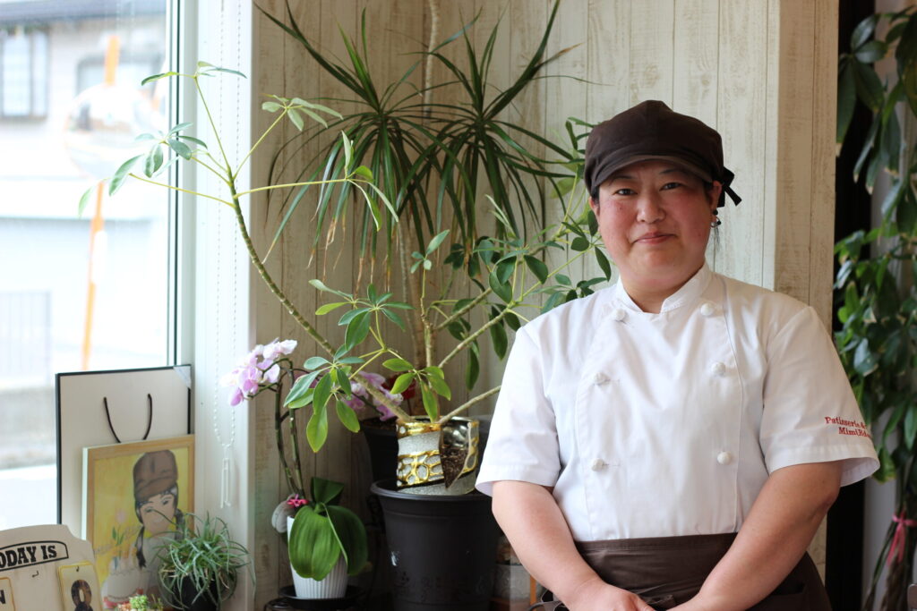 ミミエデン 宮下彩花さん。店舗にて。