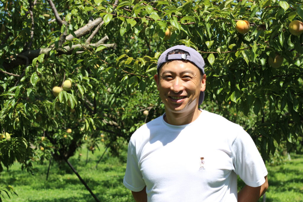 北村農園　北村友三さん。プラム農園にて。