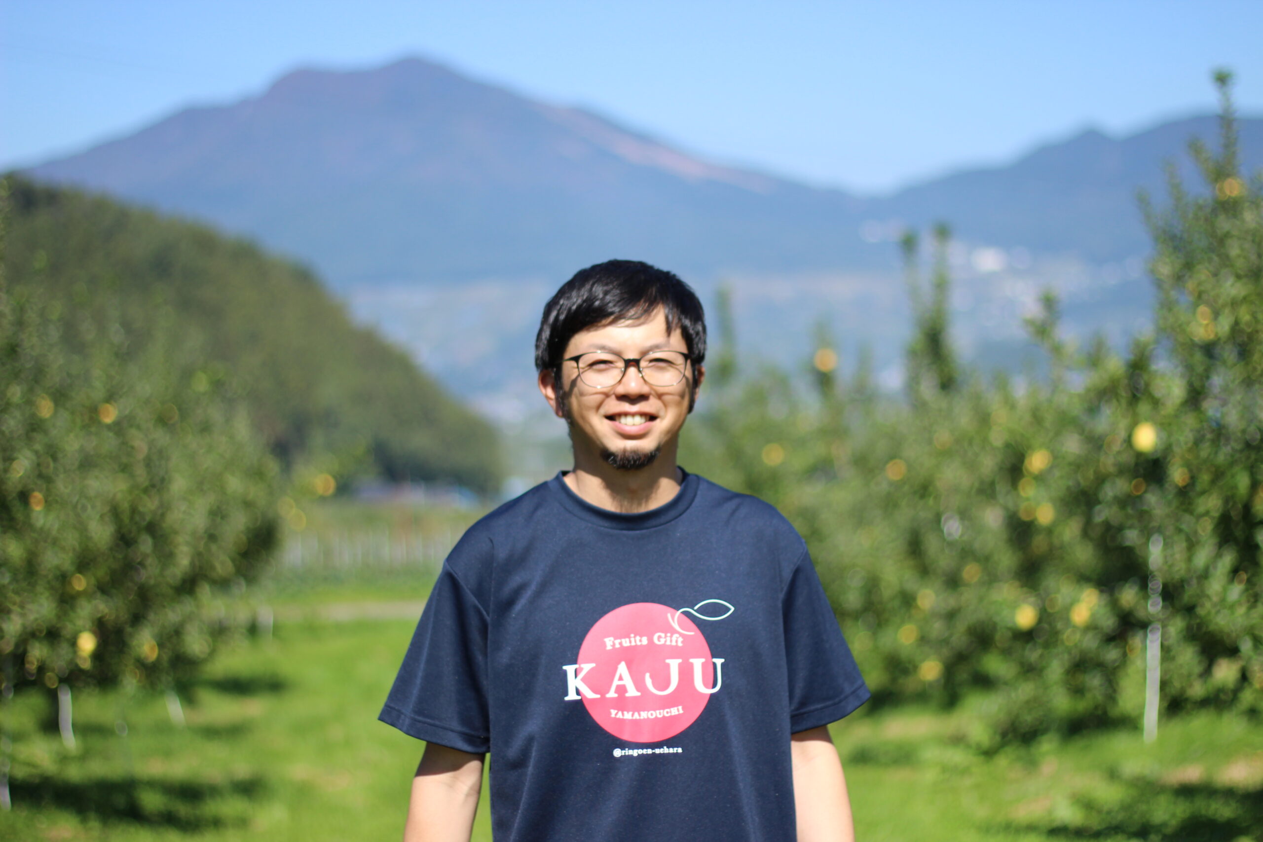 林檎園うえはら　上原航輔さん。園にて。